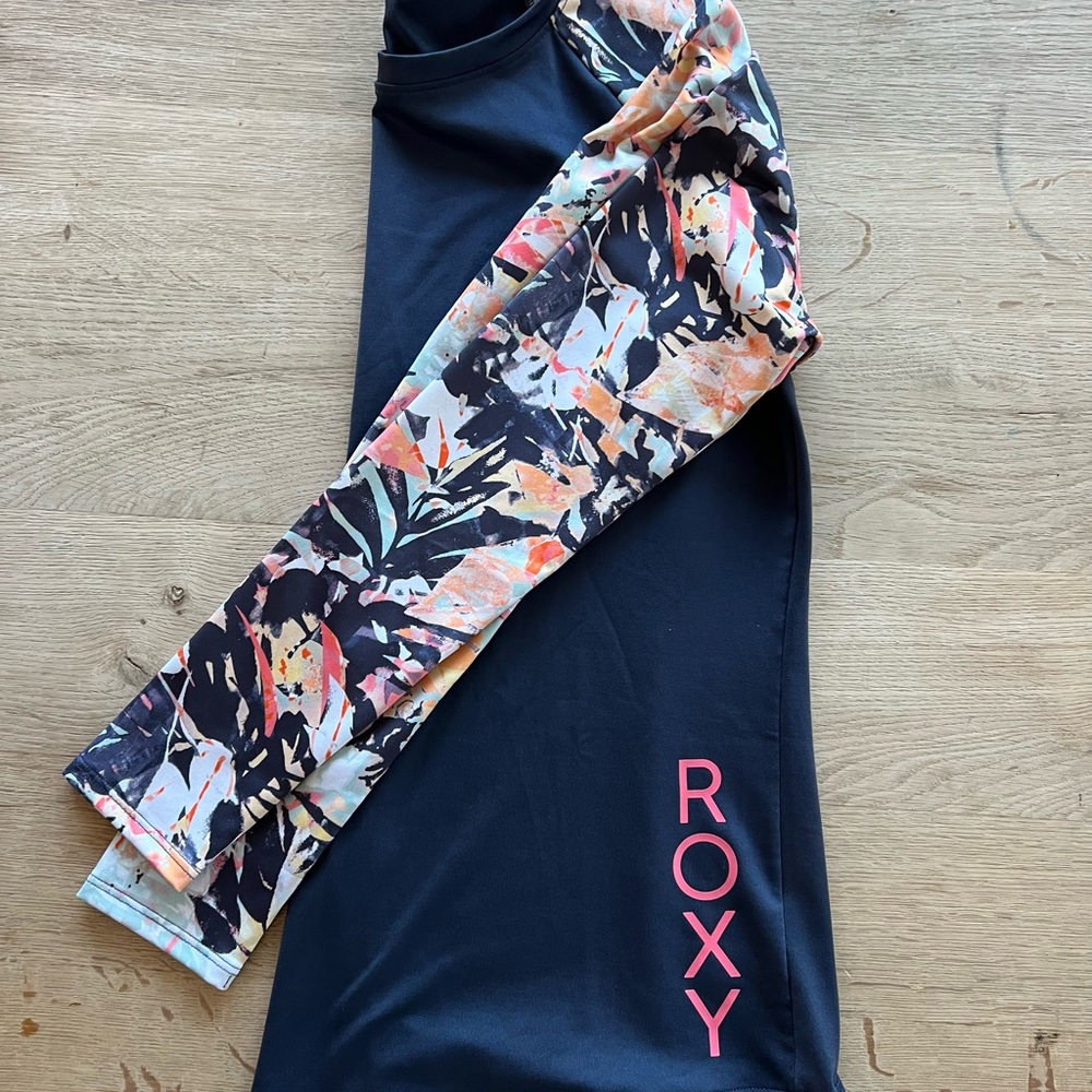 Roxy Women Rash guard Swim top women size medium